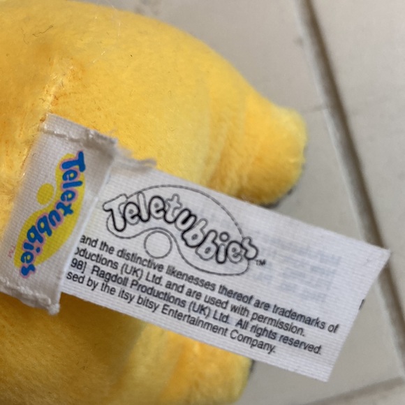 Vintage 90’s fun for all Teletubby yellow laa-laa keychain - Picture 5 of 6